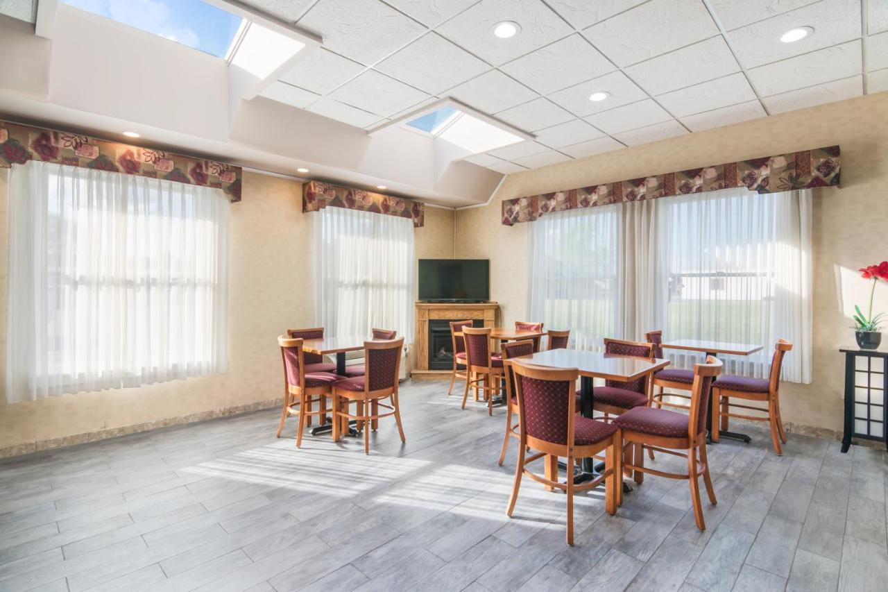 Rodeway Inn Weedsport Exterior foto
