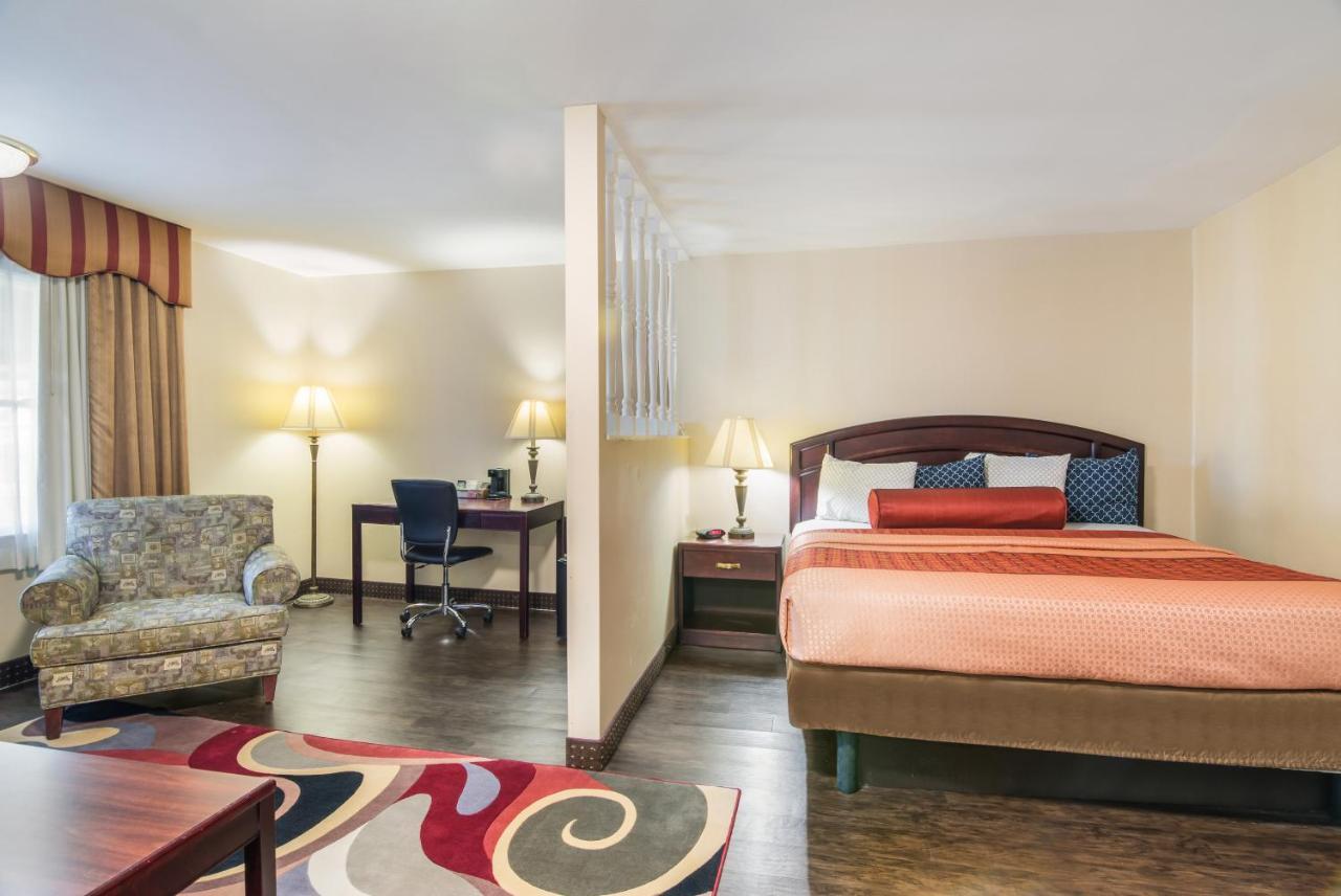Rodeway Inn Weedsport Exterior foto