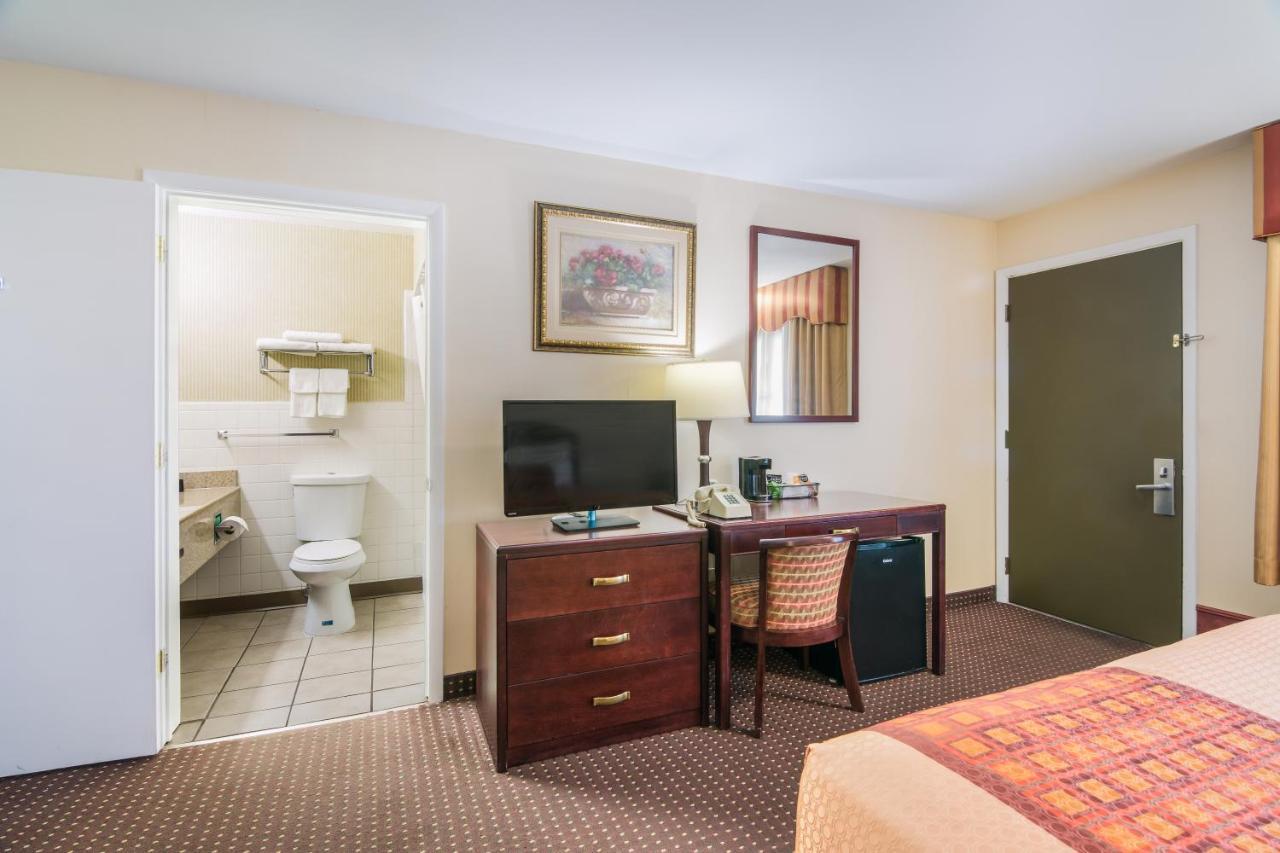 Rodeway Inn Weedsport Exterior foto