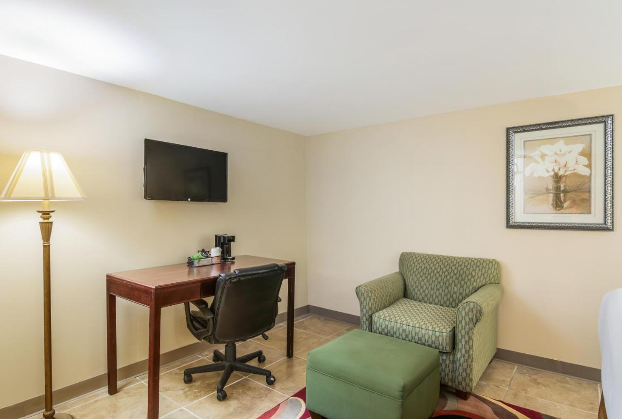 Rodeway Inn Weedsport Exterior foto