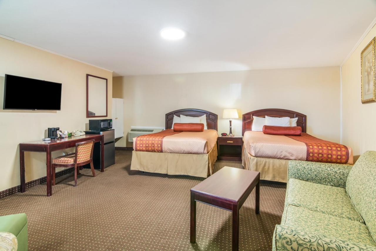 Rodeway Inn Weedsport Exterior foto