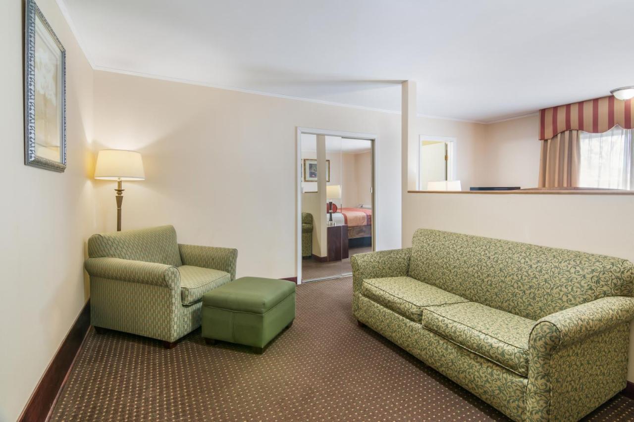 Rodeway Inn Weedsport Exterior foto